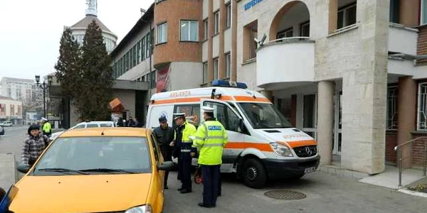 Accidentul a avut loc pe trotuarul din faţa sediului Poliţiei
