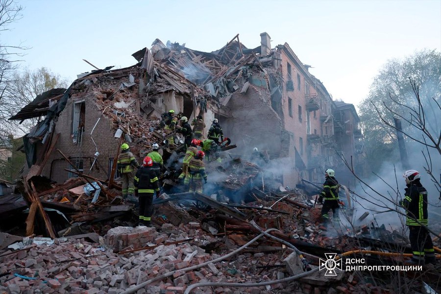 Totul despre atacul masiv al rușilor asupra Ucrainei care a avut consecințe și în România. Explozii la Harkov și Dnipro, fragmente de dronă căzute la Galați