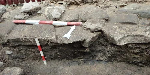 Drumul roman Decumanus Maximus, care trecea prin fața Forului orașului Napoca