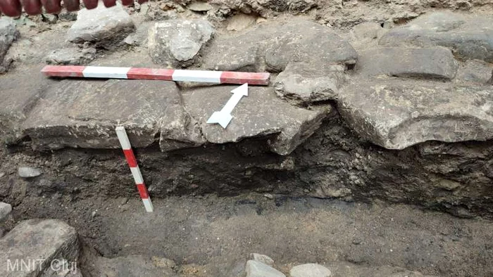 Drumul roman a fost descoperit cu ocazia unor lucrări o stradă din Cluj. FOTO MNIT