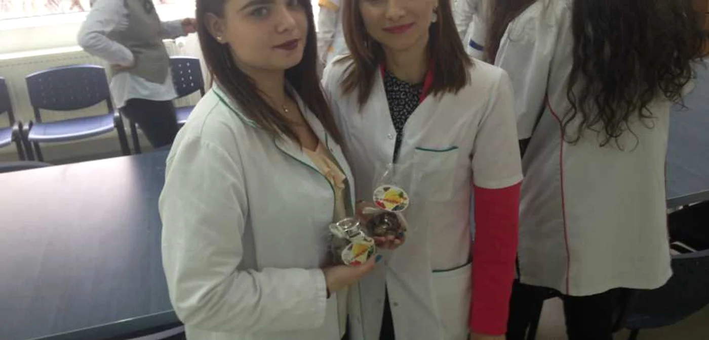 Jeleurile
pe bază de fructe şi psyllium au fost produse de studenta Cosmina
Teth, coordonată de Carmen Pop