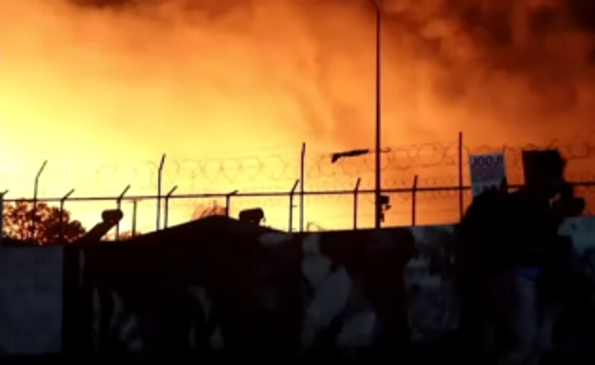 Un incendiu a cuprins tabăra de refugiaţi din Insula Lesbos 9 septembrie 2020 Foto captură The Guardian