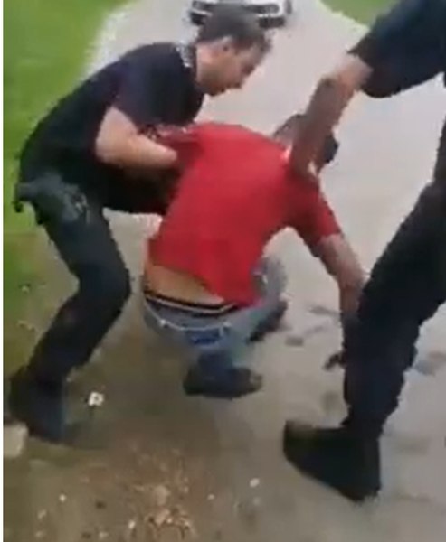 Tânăr împușcat în picior de polițiști, refuză prim-ajutorul. „Unde ne aflăm aici, în junglă?“ VIDEO 