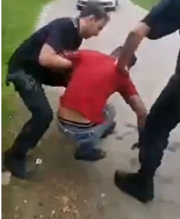 Un polițist i-a pus garou tânărului. FOTO: Captură video