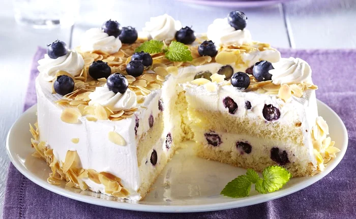 tort de frisca cu afine jpeg