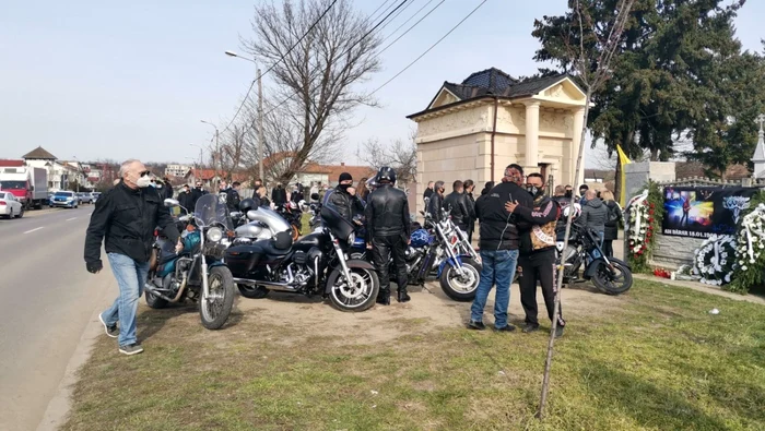 Adi Bărar a fost condus pe ultimul drum de prietenii motociclişti FOTO Ş.Both