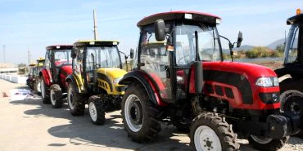 Braşov: EXCLUSIV/ Chinezii au prezentat primele tractoare produse la Râşnov