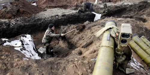 militari ucraineni iarna pe front razboi foto AFP jpg