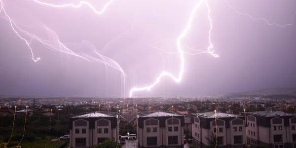 Furtună cu fulgere foto Andrei Luca