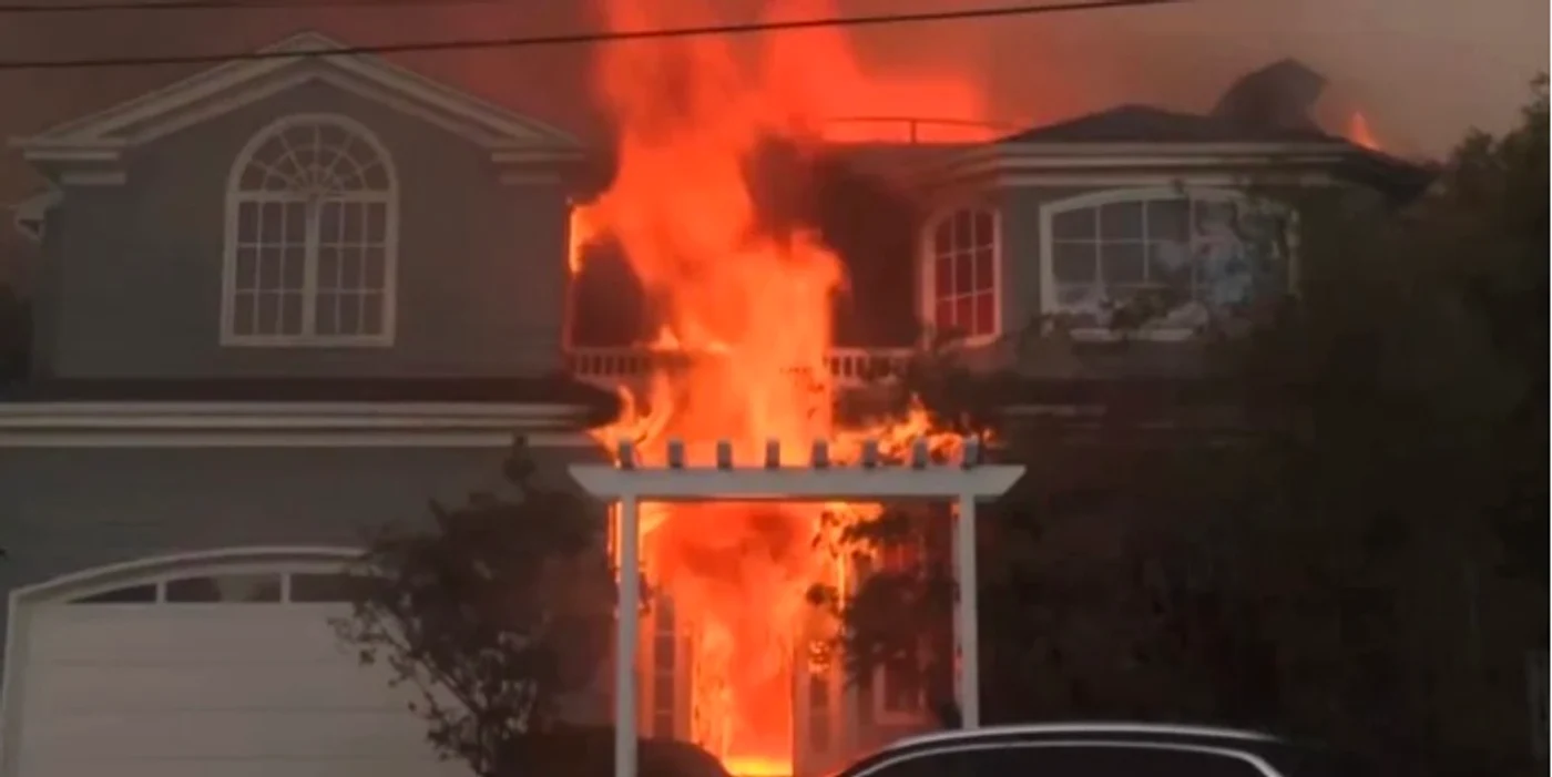 Vedetele americane și-au văzut casele mistuite de flăcări: foto: captură video 