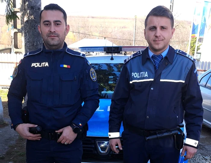 Agent şef adjunct Alexandru Ciofoaia şi agent Bogdan Niculescu FOTO Poliția Neamț