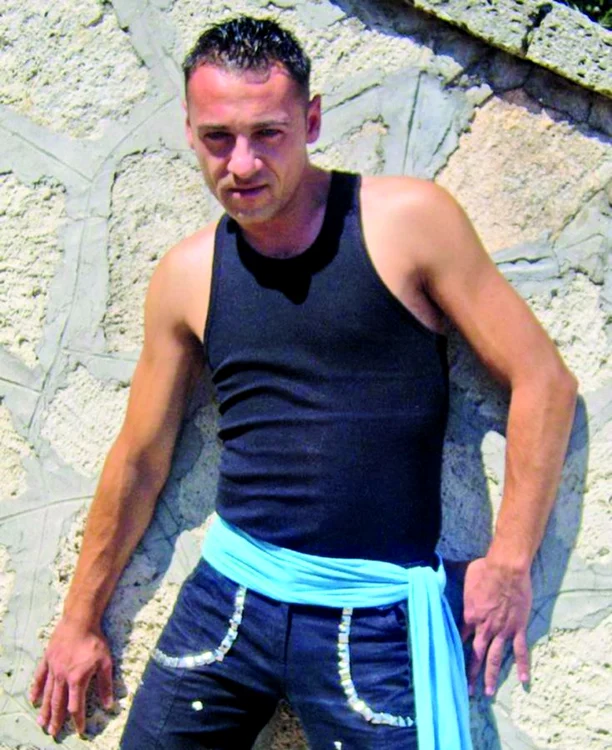 
    În urma tratamentului  cu hormoni, Tarky  va căpăta, în curând,  trăsături femeieşti  