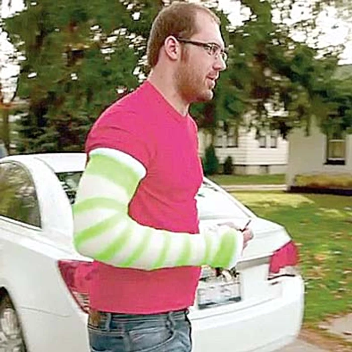 Uneori merge cu mâna bandajată