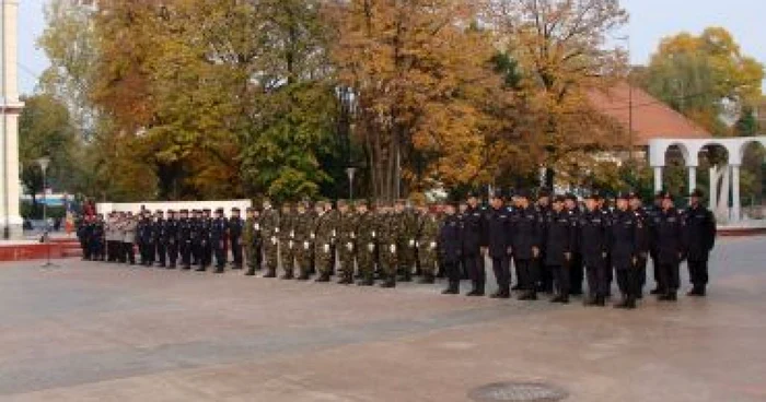 Târgu-Jiu: Ziua Armatei a fost sărbătorită şi la unităţle din judeţ