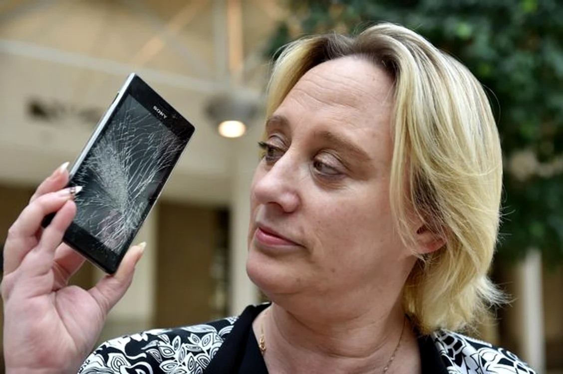 Carlene Walsh (41 de ani) a fost dezgustată când a văzut ce poze avea fiica ei în telefonfoto: Liverpool Echo