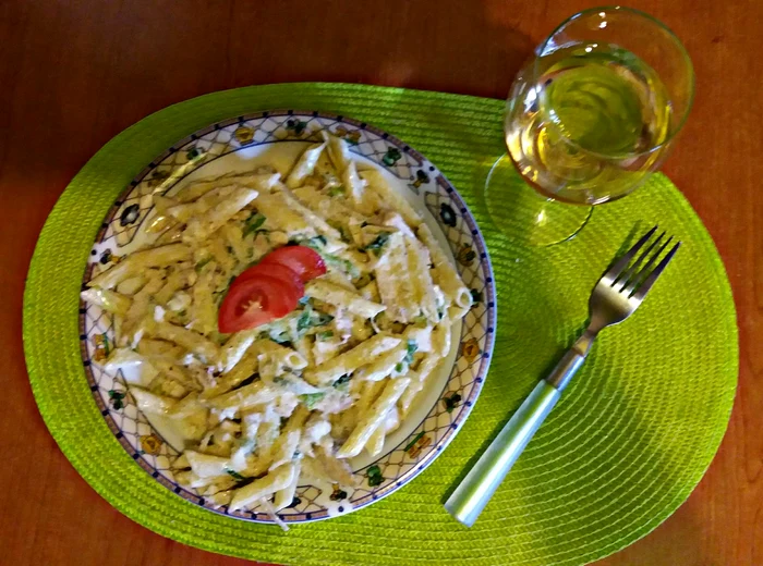 Paste cu piept de pui şi praz