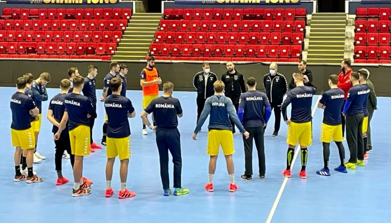 
    Naționala masculină de handbal, la antrenament  