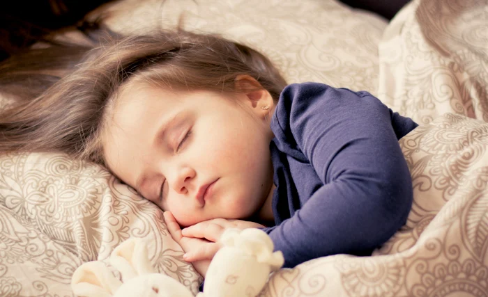 Trucul de 2 minute care îți adoarme copilul rapid / foto: Pixabay