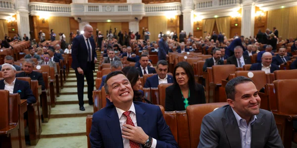 Sorin Grindeanu la învestirea guvernului condus de Siegfried Mureșan, la Palatul Parlamentului