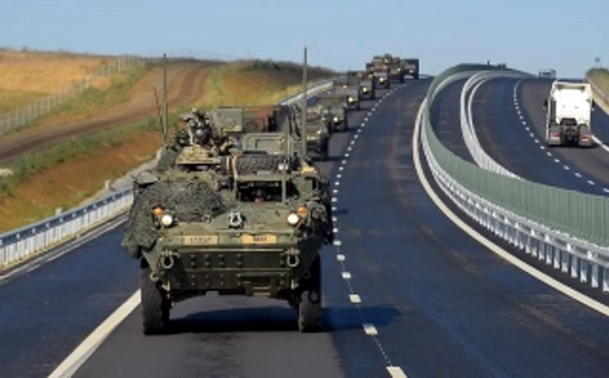 Militarii Regimentului 2 Cavalerie al SUA pe A1, București-Constanța. Foto: captură hotnews.ro