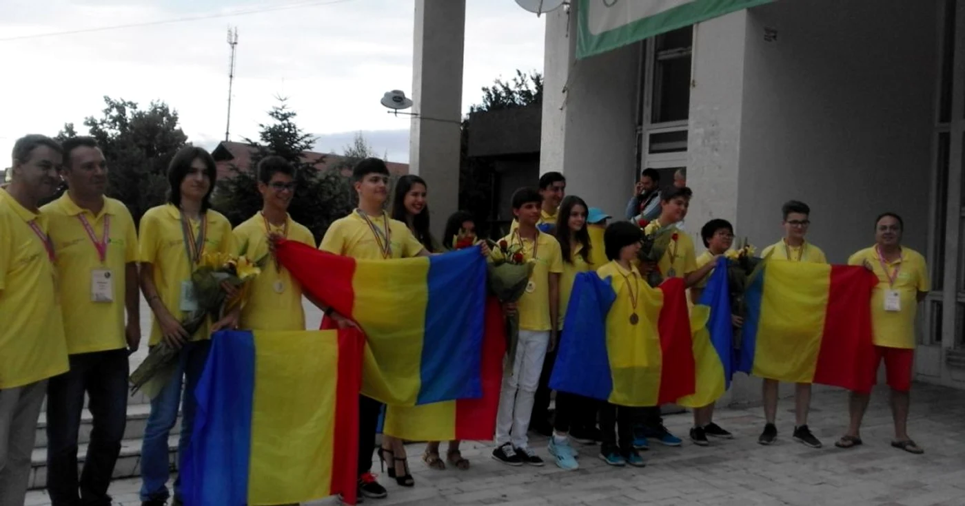 Echipa de aur a României  la Olimpiada Balcanică de Matematică pentru Juniori, Slatina, 2016 FOTO: Alina Mitran