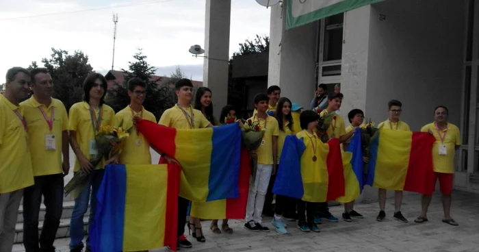 Echipa de aur a României  la Olimpiada Balcanică de Matematică pentru Juniori, Slatina, 2016 FOTO: Alina Mitran