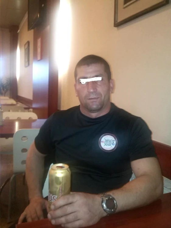 Caporalul Toader Cristian Scoflea are 48 de ani şi este unul dintre militarii români care au luptat în Afganistan şi au fost decoraţi în 2010 de preşedintele Traian Băsescu. FOTO: Arhivă personală