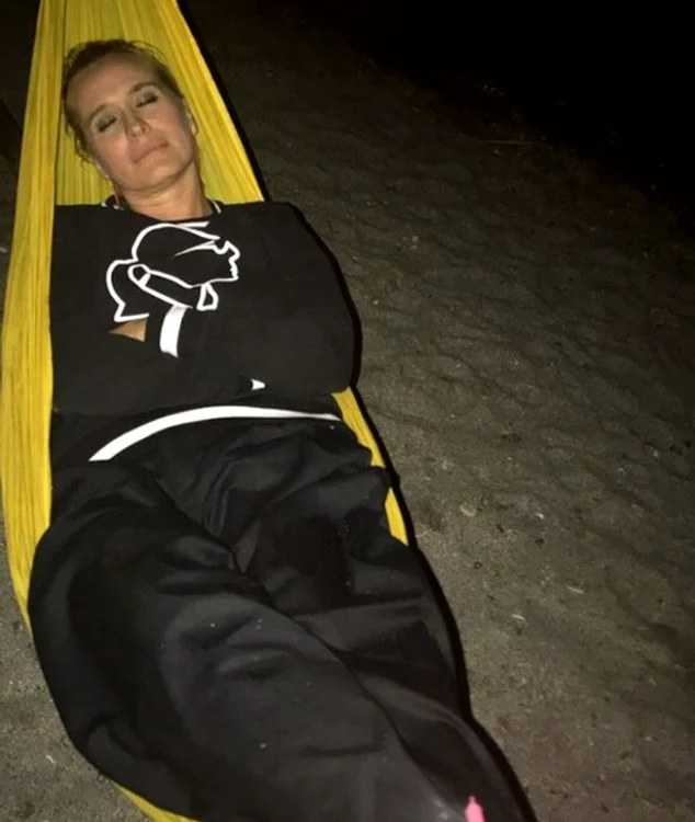 Andreea Esca a petrecut pe plajă