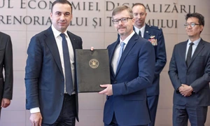 Michael Dickerson împreună cu ministrul Bogdan Ivan Foto US Embassy jpeg