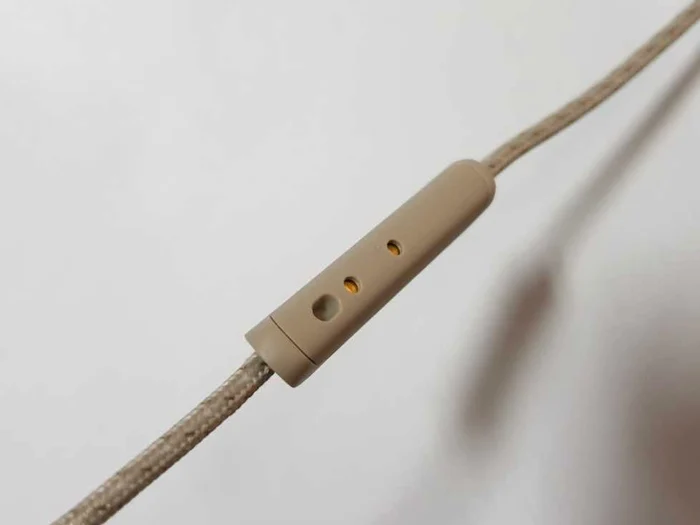 Beoplay E6 căşti wireless de la Bang&Olufsen FOTO Adrian Pogîngeanu