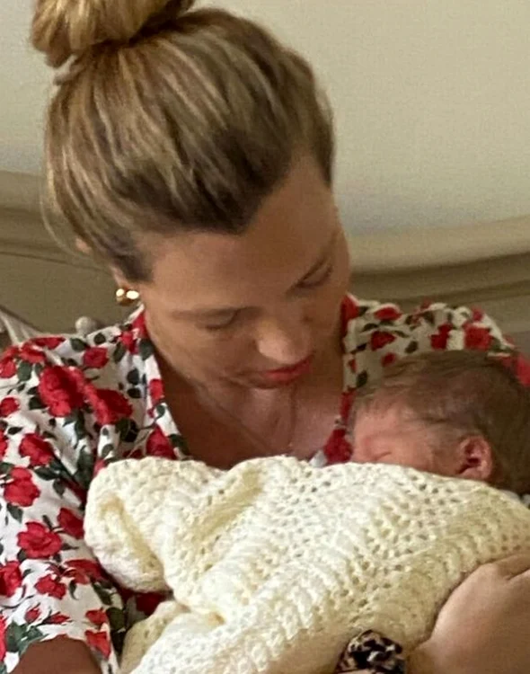 Fotografia a fost publicată de mămica Carrie Symonds pe conturile sociale