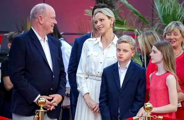 Albert și Charlene de Monaco alături de Jacques și Gabriella FB jpg