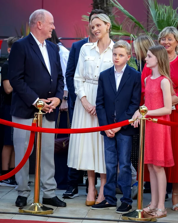 Albert și Charlene de Monaco alături de Jacques și Gabriella FB jpg