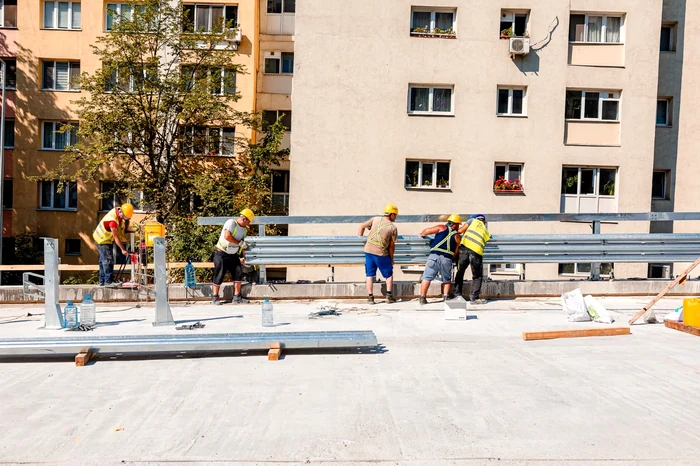 Muncitori pe Pasajul Doamna Ghica