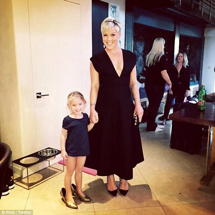 27862c9400000578 3036838 mother s love she also posted another snap of her with daughter a 17 1428925076662 jpeg