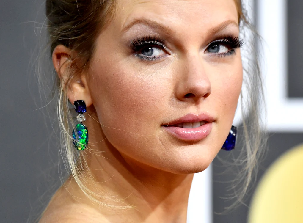 
    Taylor Swift a declarat că alege să gândească pozitiv cât este tentată să-și judece corpulfoto: Getty Images  