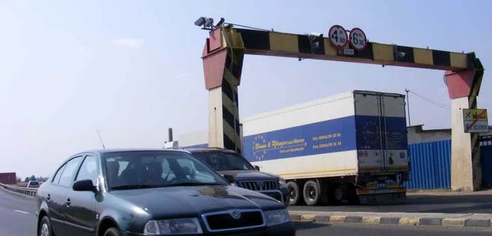 Big Brother supraveghează podul de la Mărăcineni