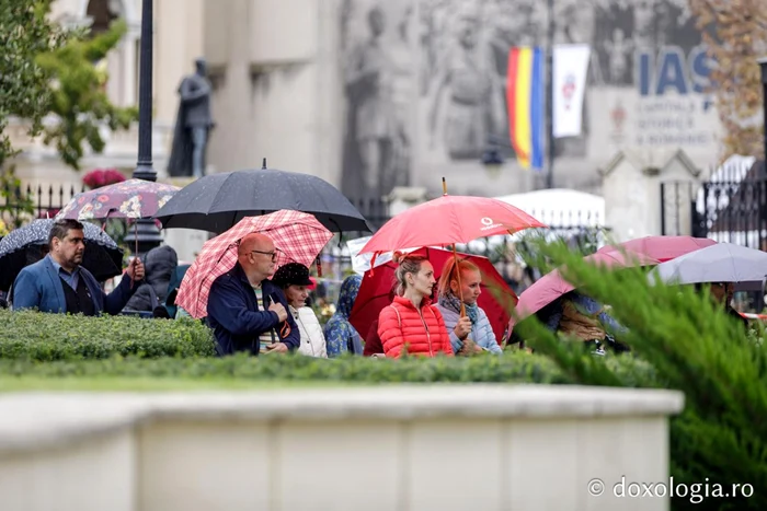 Pelerinajul Sfânta Parascheva 2025 de la Iași debutează cu vreme capricioasă Foto Doxologia