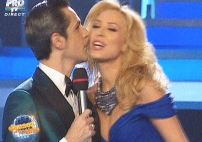 Iulia Vîntur a avut o intrare spectaculoasă la «Dansez pentru tine». (capturi Pro TV)