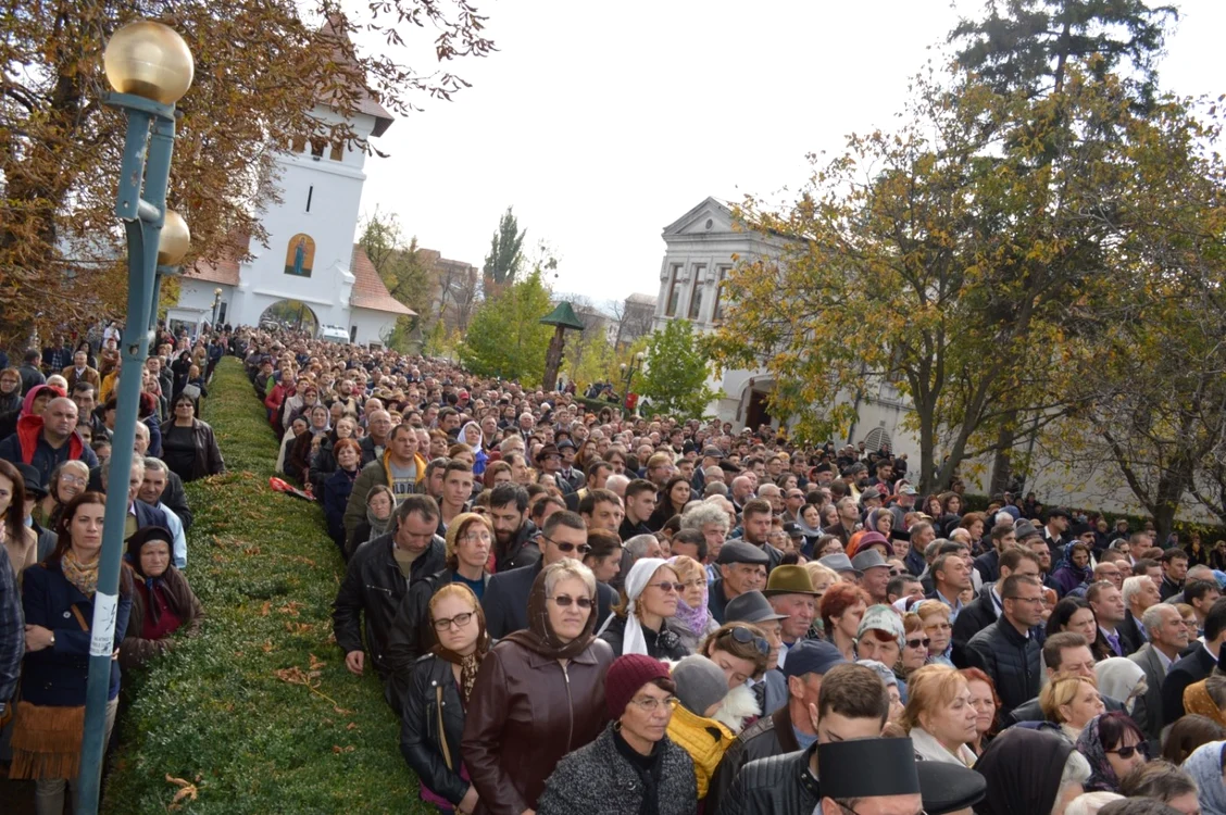 intronizare husi