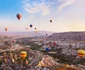 Relieful din Cappadocia poate fi admirat în timpul unui zbor lin, în balon cu aer cald. Foto: Getty