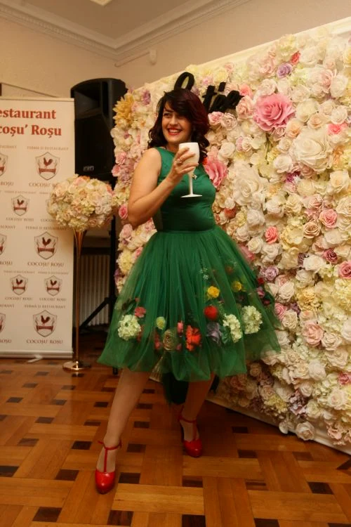 Rona Hartner a fost o prezență exuberantă la eveniment