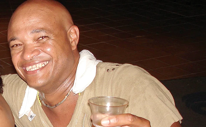 „Când bea alcool, Sierra devine foarte violent cu persoanele din jur. Odată m-a pocnit peste faţă şi mi-a spart nasul”, mărturiseşte Anamaria