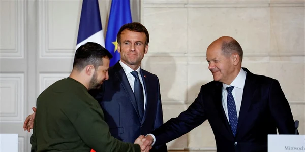 Emmanuel Macron, Olaf Scholz și Volodimir Zelenski, la Paris, 8 februarie 2023 Foto EPA EFE