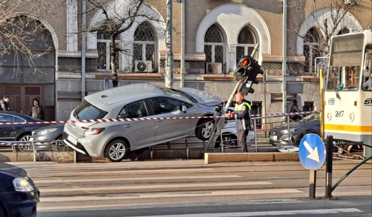 Accidentul s-a produs în fața IGPR FOTO news.ro