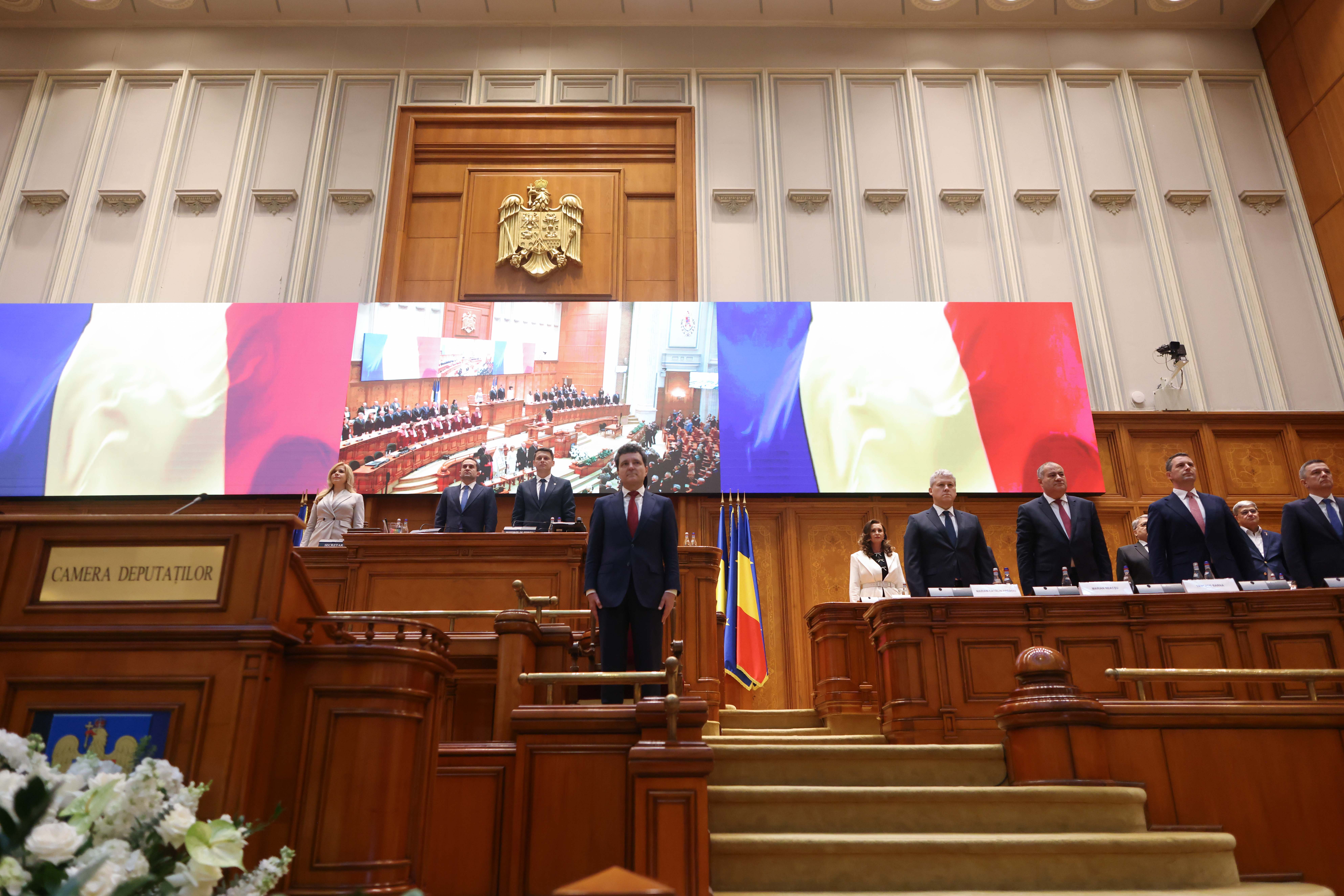 Şedinţa solemnă comună a Camerei Deputaţilor şi Senatului consacrată depunerii jurământului de către preşedintele ales al României, Nicuşor Dan, la Palatul Parlamentului din București. FOTO Inquam Photos / George Călin