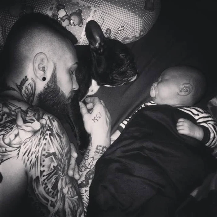 Aceasta este fotografia de la care au pornit reproşurile