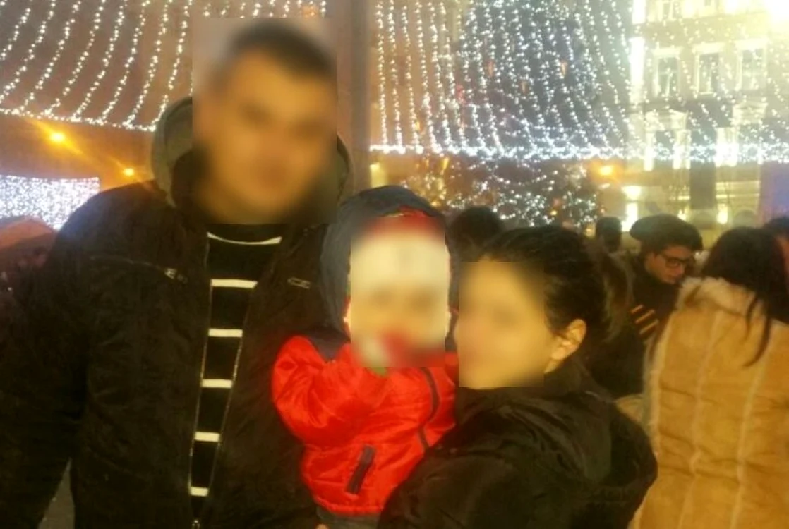 Nuţu şi Camelia Constantinescu, într-o fotografie de familie, alături de copilul care a supravieţuit accidentului FOTO Facebook/Nutu Constantinescu