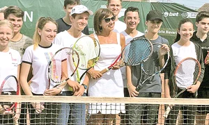 8 carmen iohannis jpeg