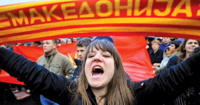 În 2008, la summitul NATO de la Bucureşti, Grecia a blocat aderarea Macedoniei pe „chestiunea“ numelui
